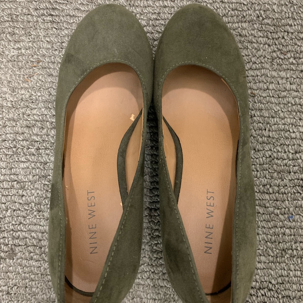 Nine West Suede size 6 military green Wedges